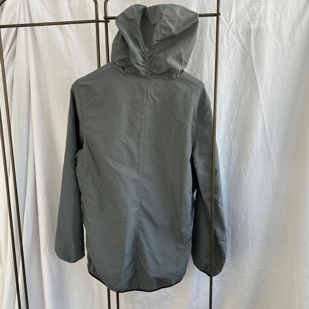 Men’s LifeLabs CoolLife Sun Shield Gray Windbreaker — Medium